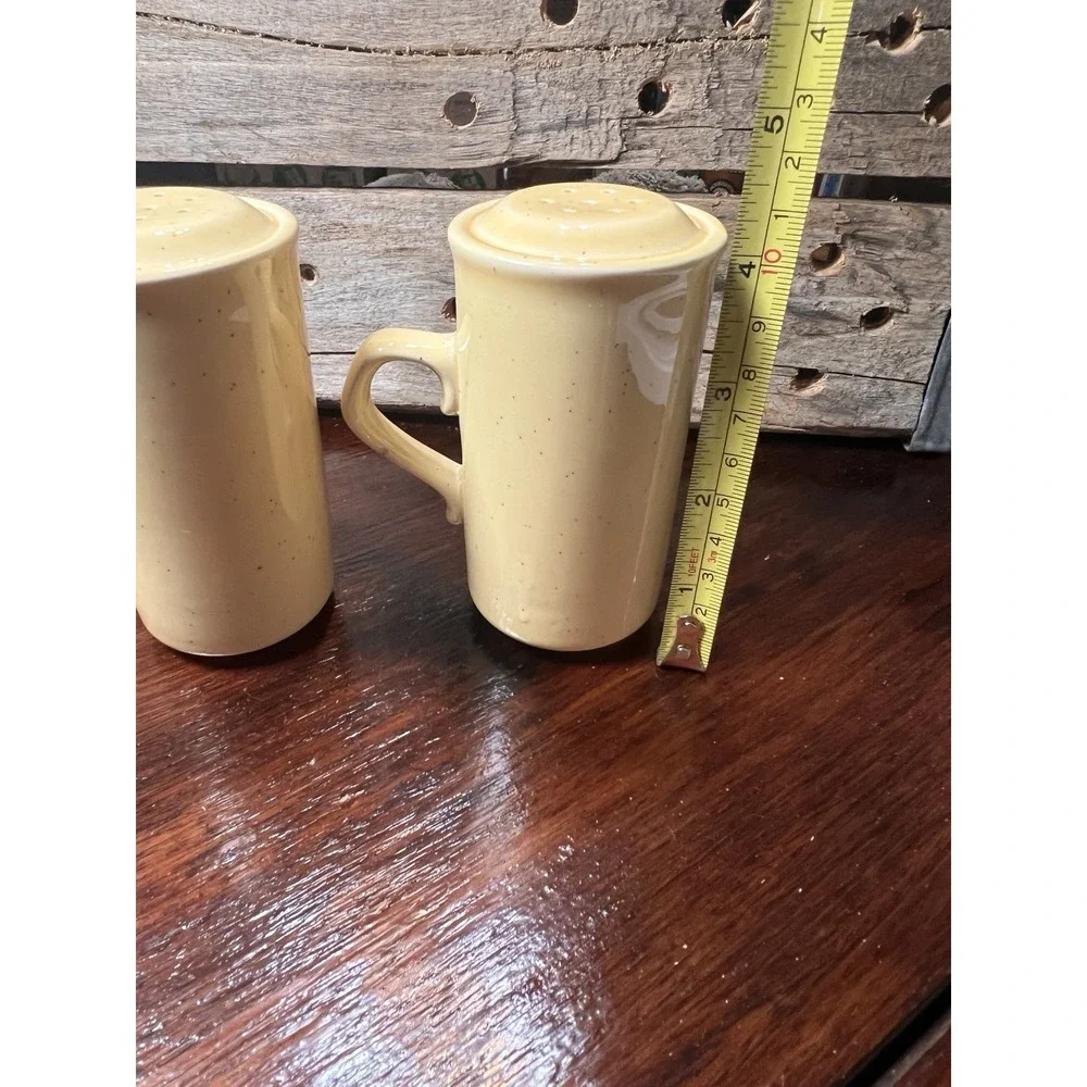 Vintage Yellow Speckled Handled Ceramic Salt Pepper Shakers Cottage‎ Core